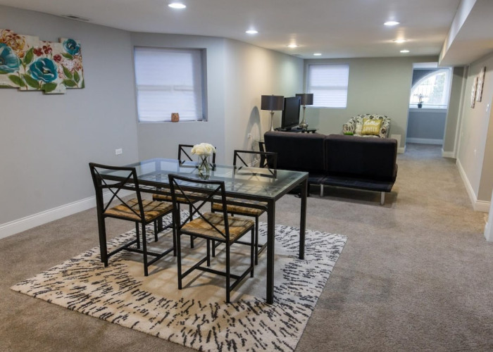 Cozy 2BR/1BA Garden Apartment Near Lincoln Square (Chicago, IL)