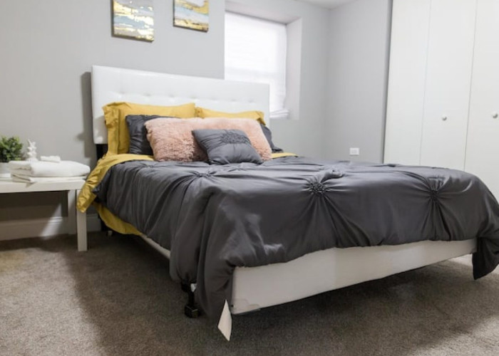 Cozy 2BR/1BA Garden Apartment Near Lincoln Square (Chicago, IL)