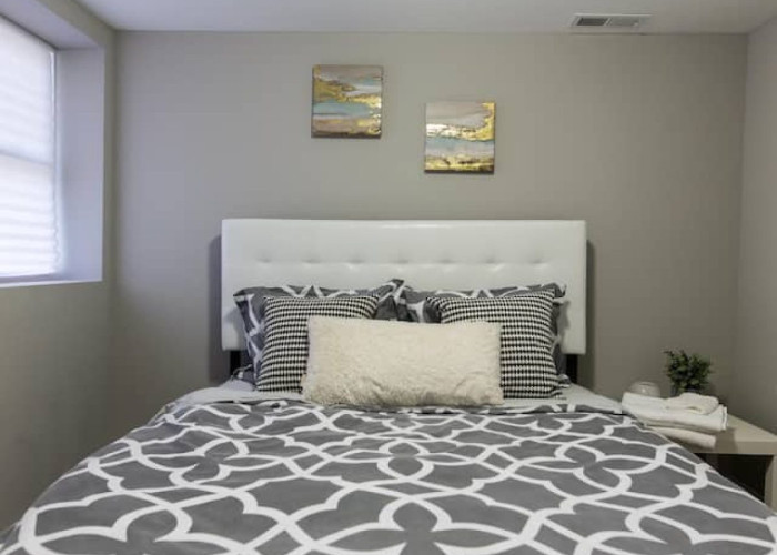 Cozy 2BR/1BA Garden Apartment Near Lincoln Square (Chicago, IL)