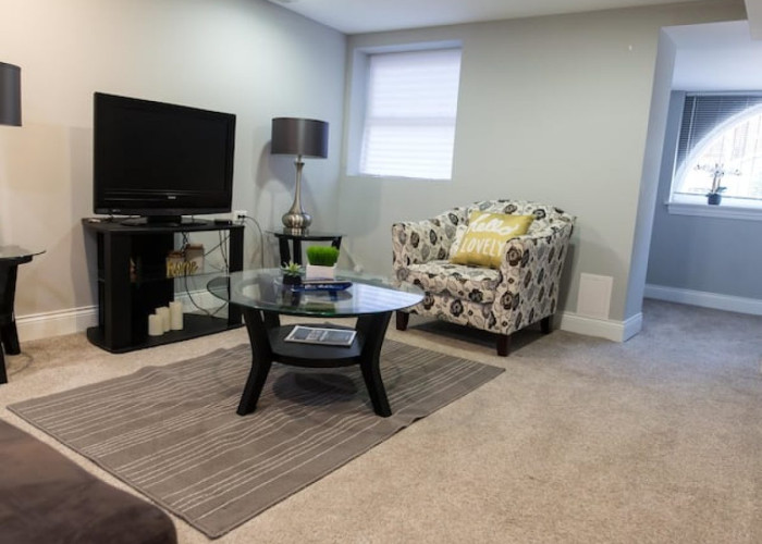 Cozy 2BR/1BA Garden Apartment Near Lincoln Square (Chicago, IL)